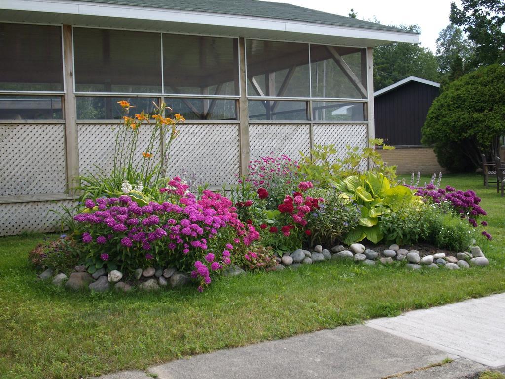 Carolyn Beach Inn Thessalon Exteriér fotografie