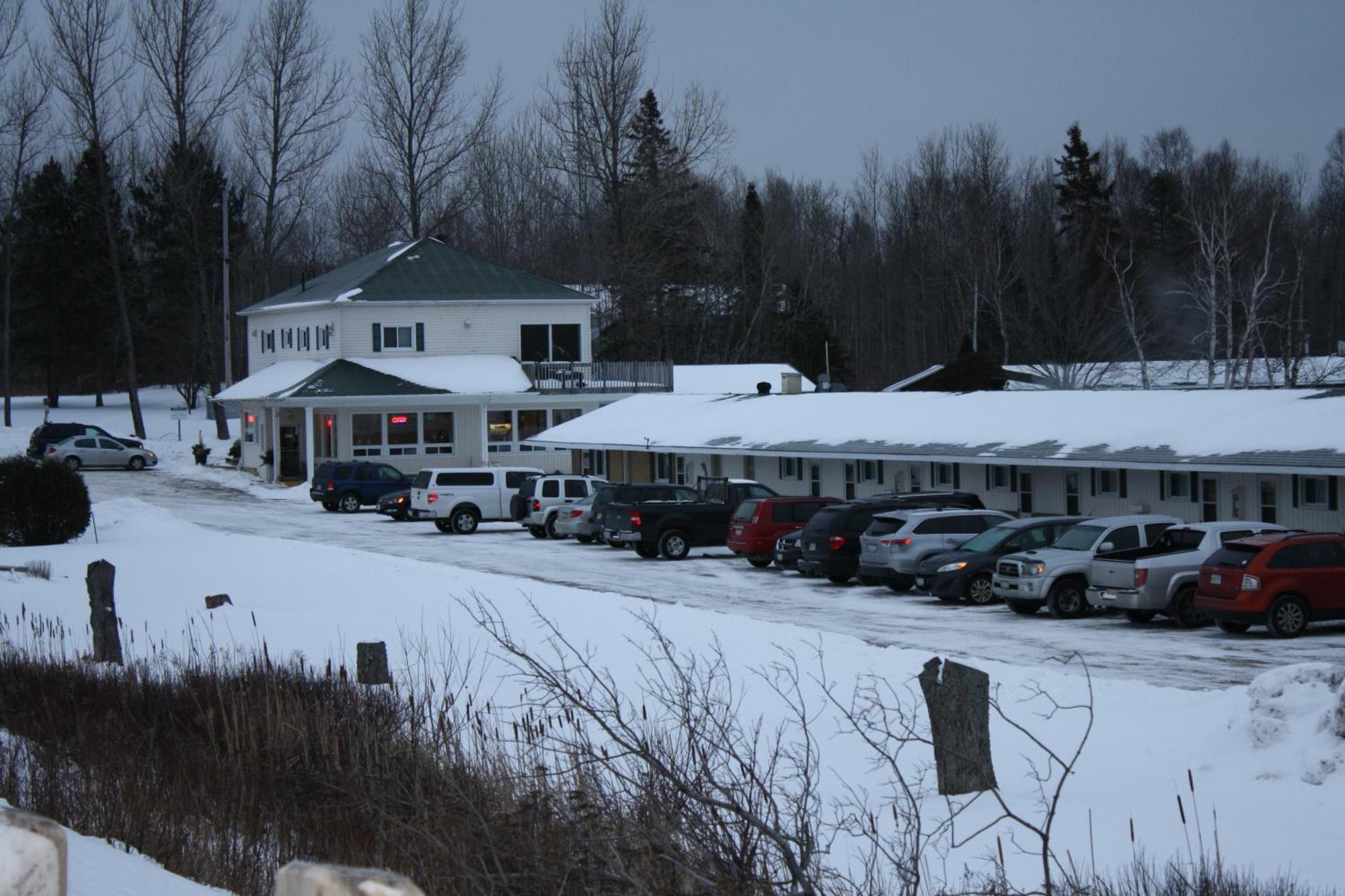 Carolyn Beach Inn Thessalon Exteriér fotografie